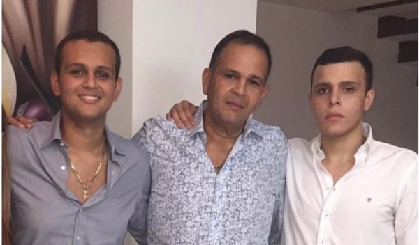 “Ñeñe” Hernández con sus dos hijos, José Daniel (izquierda) y José Miguel, 8 de abril de 2016.