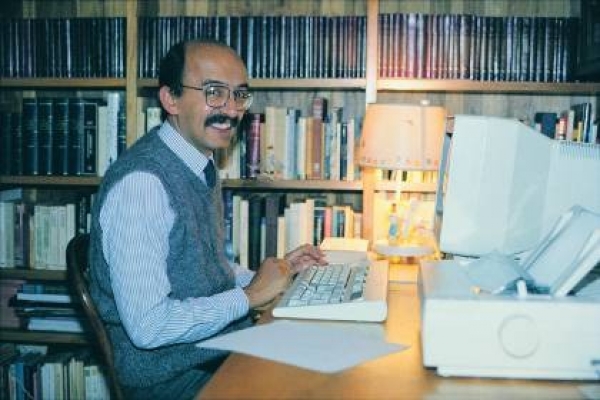 Entrevista internacional del 11 de Junio de 2005 al periodista Fernando Garavito en la que el comunicador, para esa &eacute;poca exiliado, explica los v&iacute;nculos de &Aacute;lvaro Uribe con el narcotrafico y el paramilitarismo