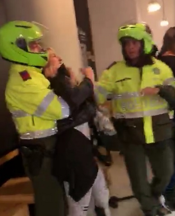 Piquete de polic&iacute;as agrede brutalmente a un mayor del Ej&eacute;rcito y a su esposa, en Bogot&aacute;