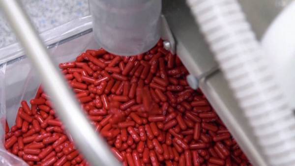 La Administración de Alimentos y Medicamentos de EE.UU. aprueba el uso del primer fármaco de administración oral contra la COVID-19